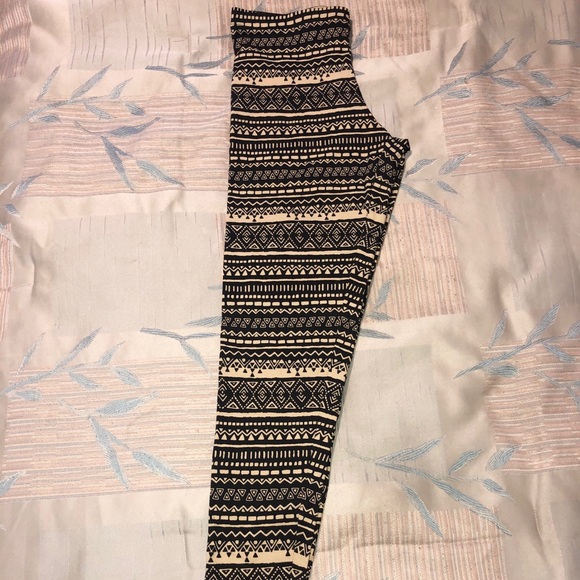 Tribal Leggings - Picture 1 of 4